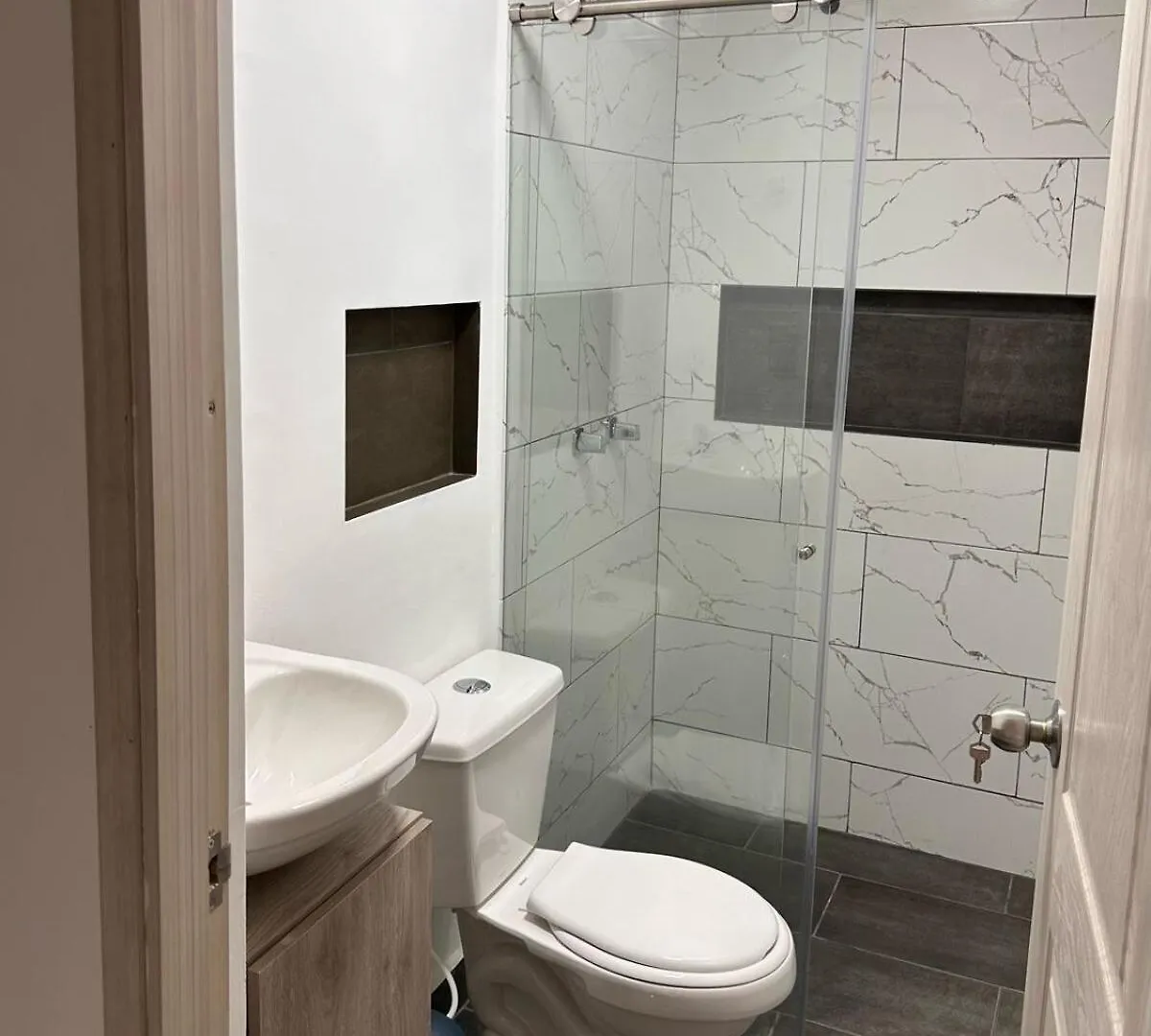 Family Apartment In Belen, Comfortable, Conveniently Located, Wi-Fi Medellin
